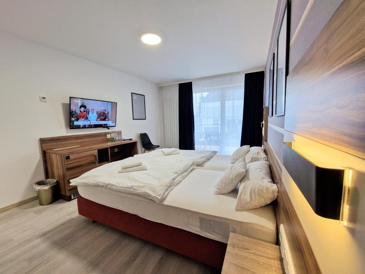 Hotel Am Kurpark Бад Вимпфен Екстериор снимка