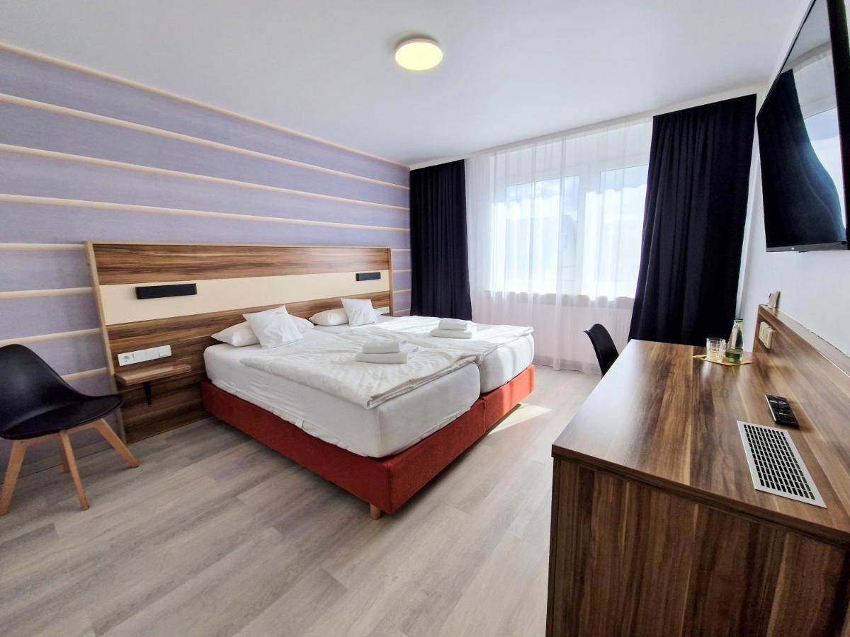 Hotel Am Kurpark Бад Вимпфен Екстериор снимка