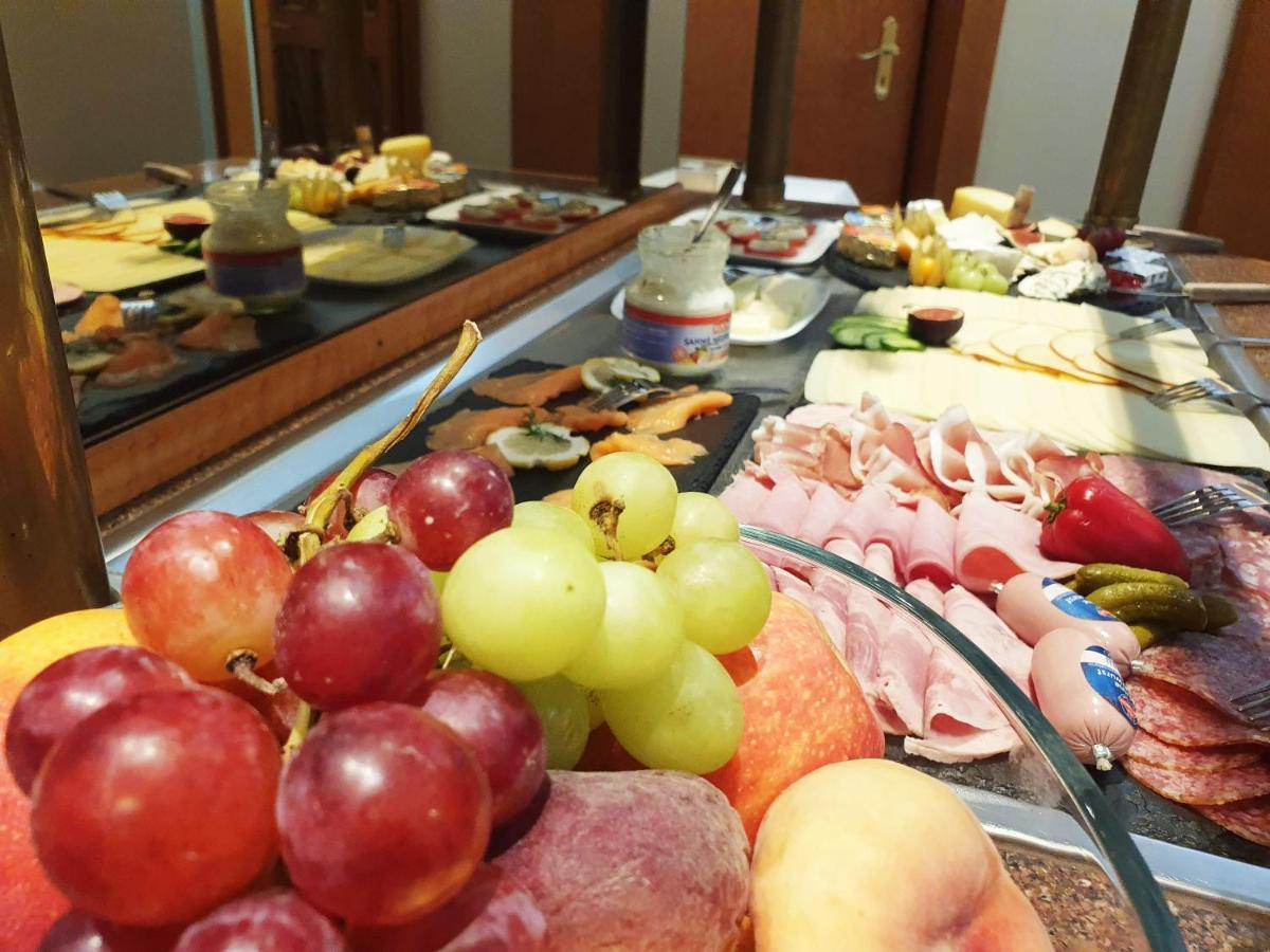 Hotel Am Kurpark Бад Вимпфен Екстериор снимка