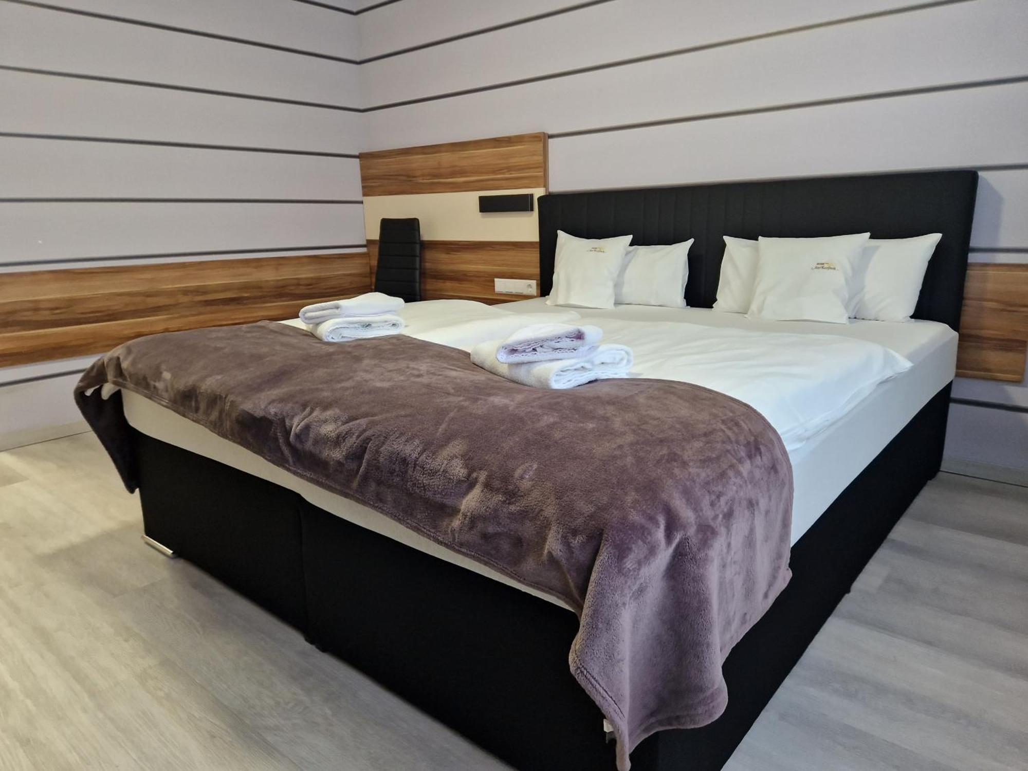 Hotel Am Kurpark Бад Вимпфен Екстериор снимка