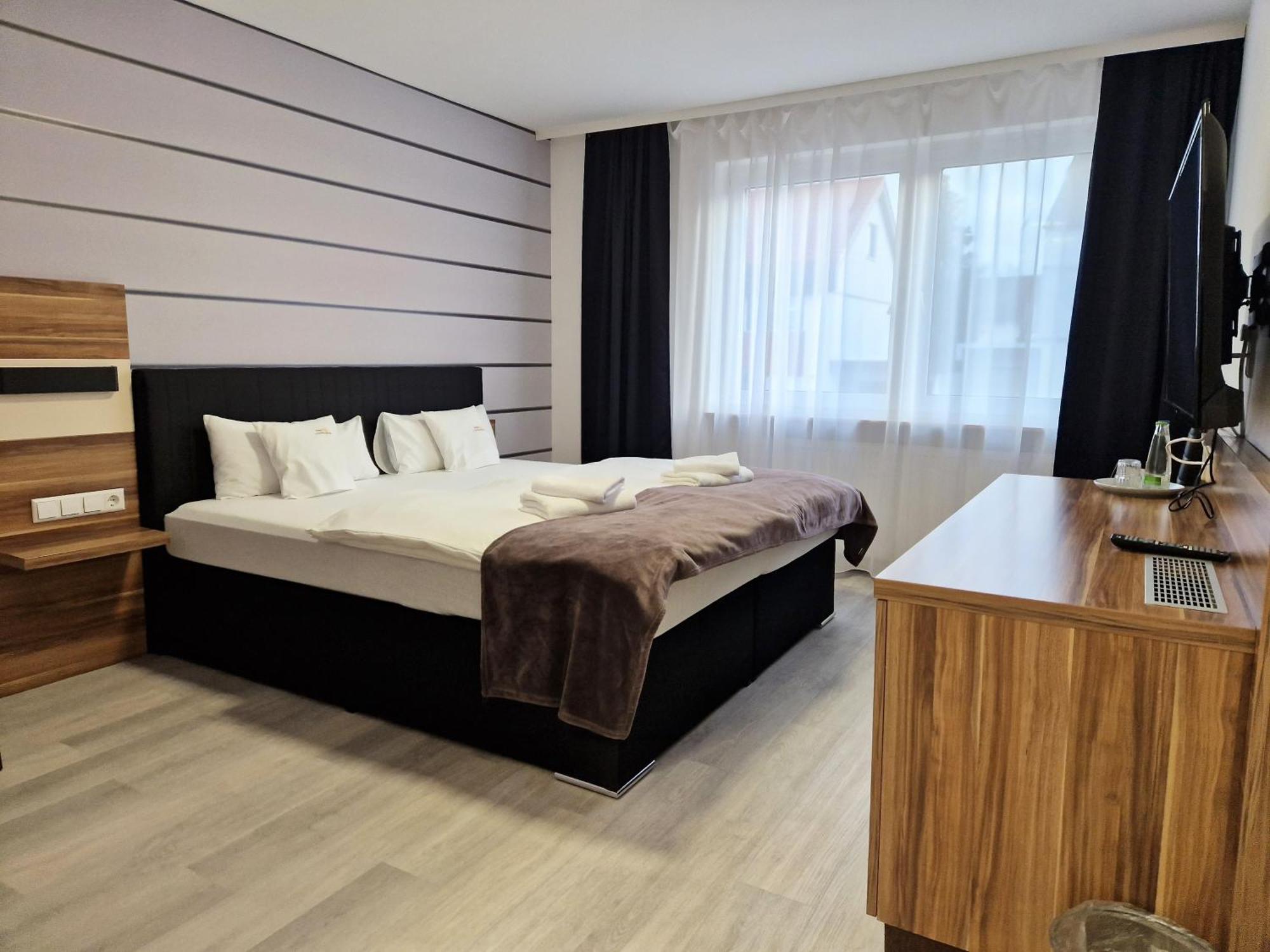 Hotel Am Kurpark Бад Вимпфен Екстериор снимка