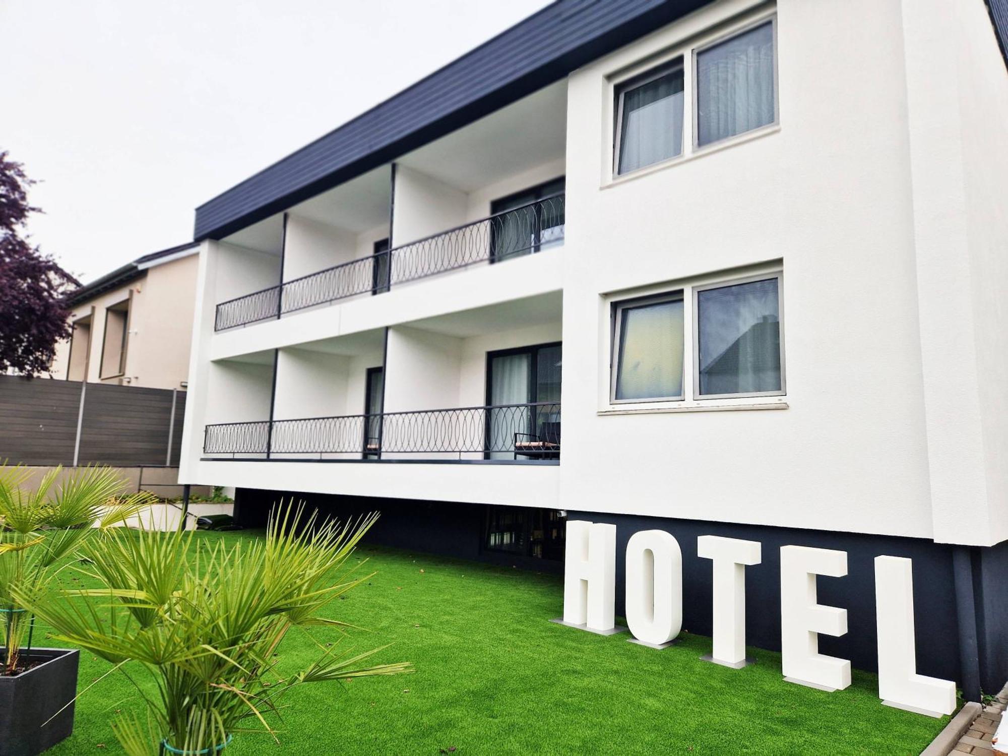 Hotel Am Kurpark Бад Вимпфен Екстериор снимка