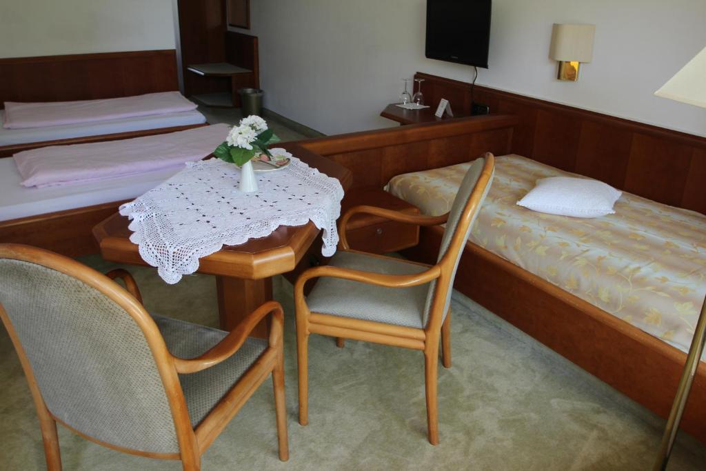 Hotel Am Kurpark Бад Вимпфен Стая снимка