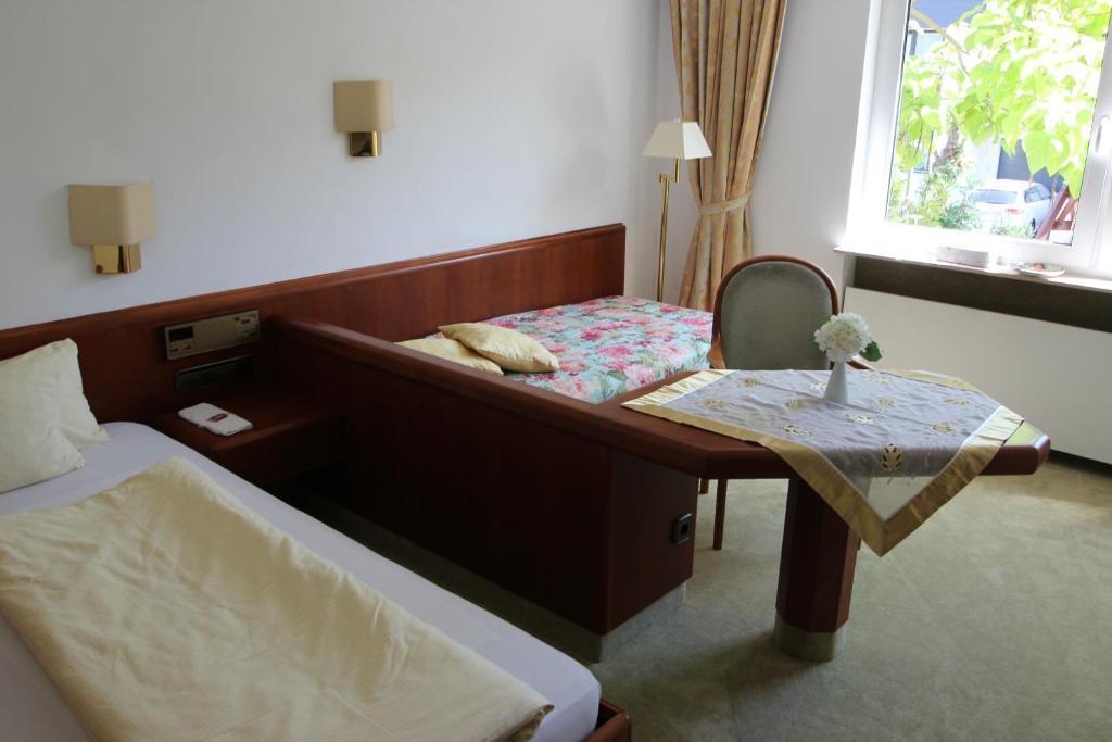 Hotel Am Kurpark Бад Вимпфен Стая снимка
